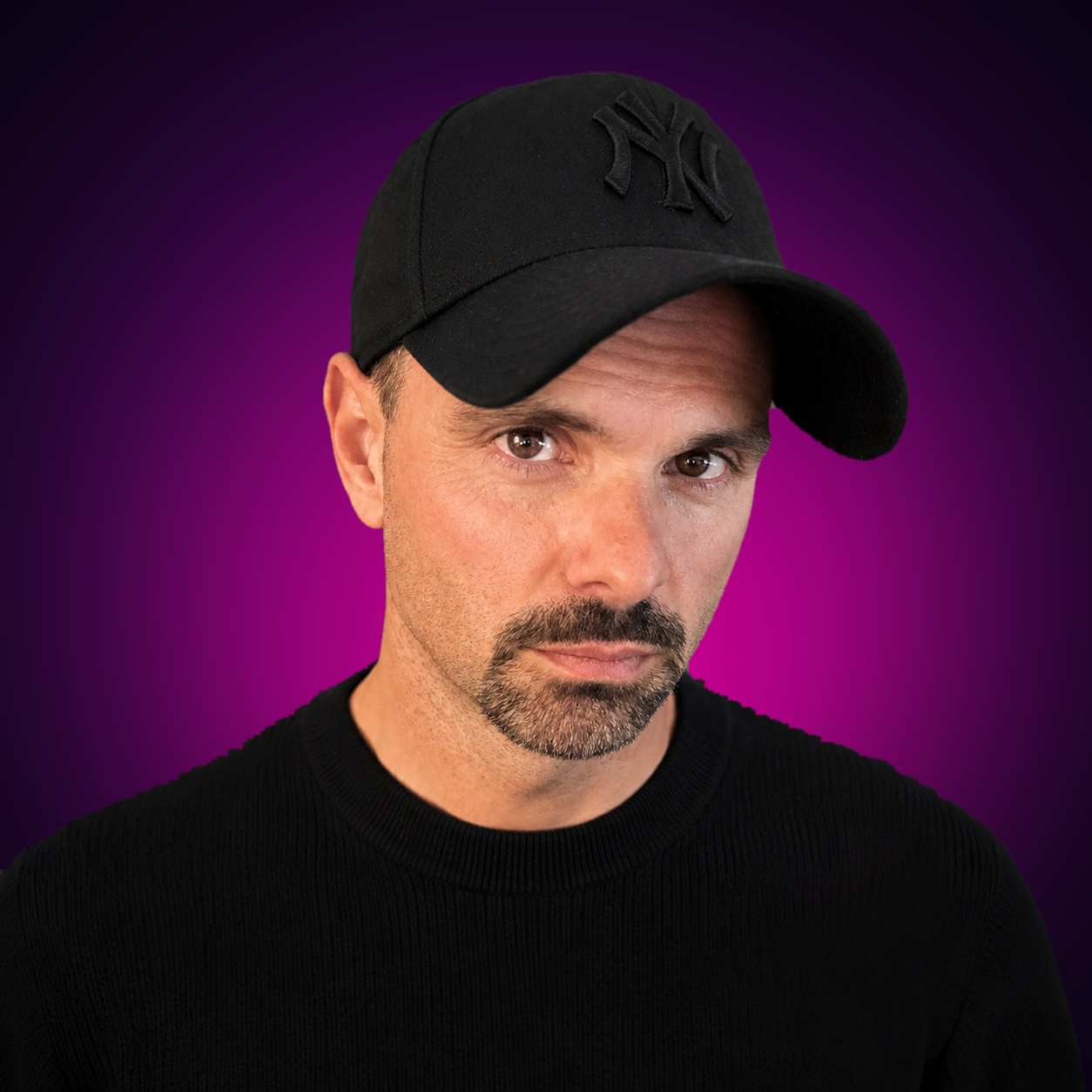 Porträt von DJ Carlos Rivera